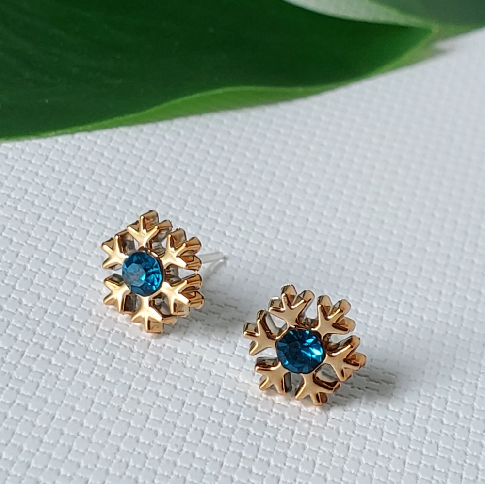 Hypoallergenic Plastic Studs Earrings Snowflake